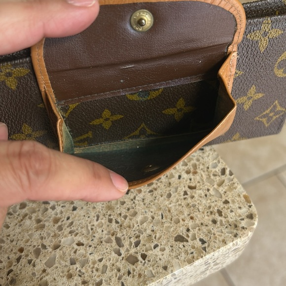 Vintage Louis Vuitton checkbook wallet. - Picture 10 of 17